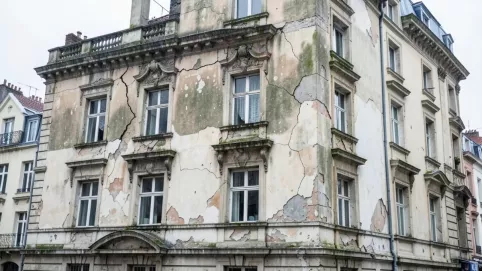 ekspertyza stanu technicznego elewacji zabytkowej kamienicy co musi zawierać