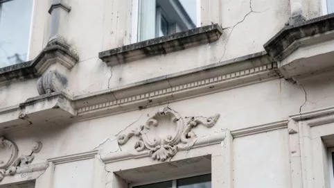 ekspertyza stanu technicznego elewacji zabytkowej kamienicy co uwzględnić