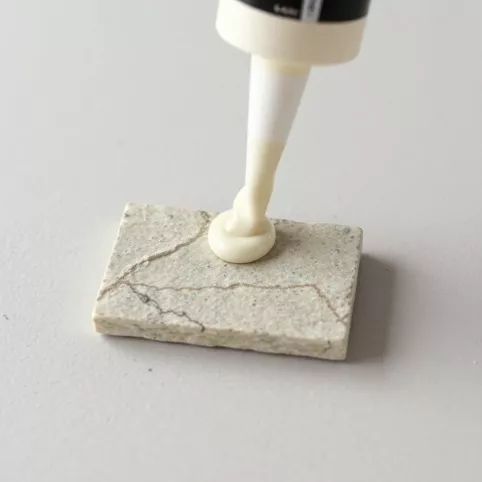 Jaki klej do forniru kamiennego