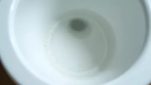 Kamień w WC poniżej linii wody