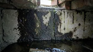 kamienny fundament a wilgoć